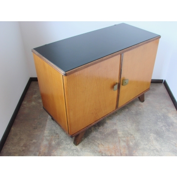 komoda z lat 60 w dobrym stanie vintage